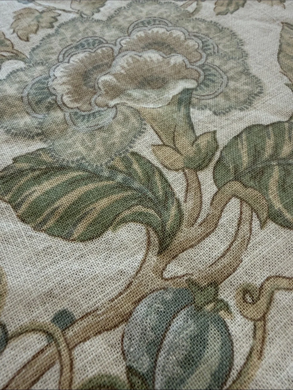 Vintage Linen Blend 65” Round Tablecloth and 4 19” Napkins, Botanical Print